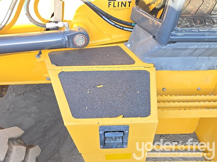 2019-deere-310l-image-70