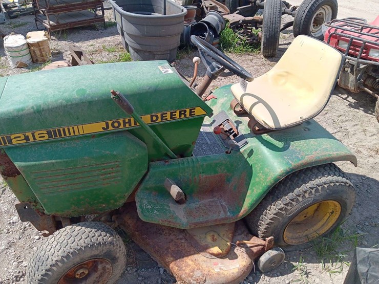 john-deere-216-image-3