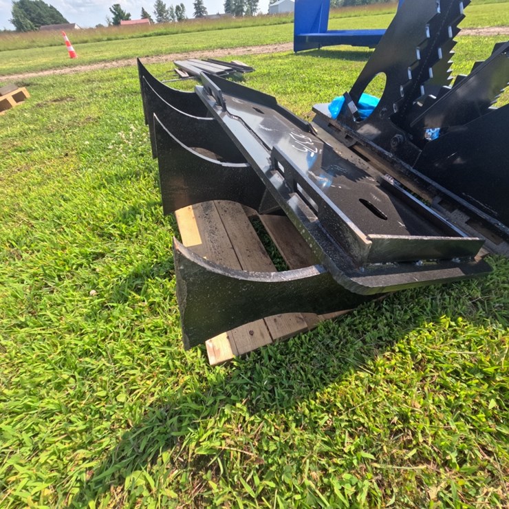 #5375 • Skid Steer Drag Ripper