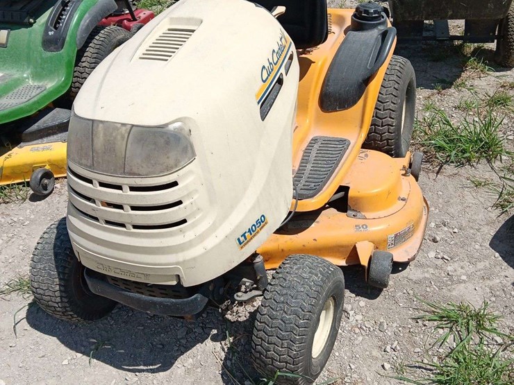 cub-cadet-lt1050-image-1