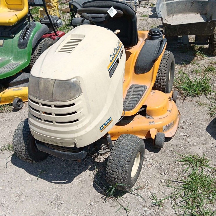 CUB CADET LT1050