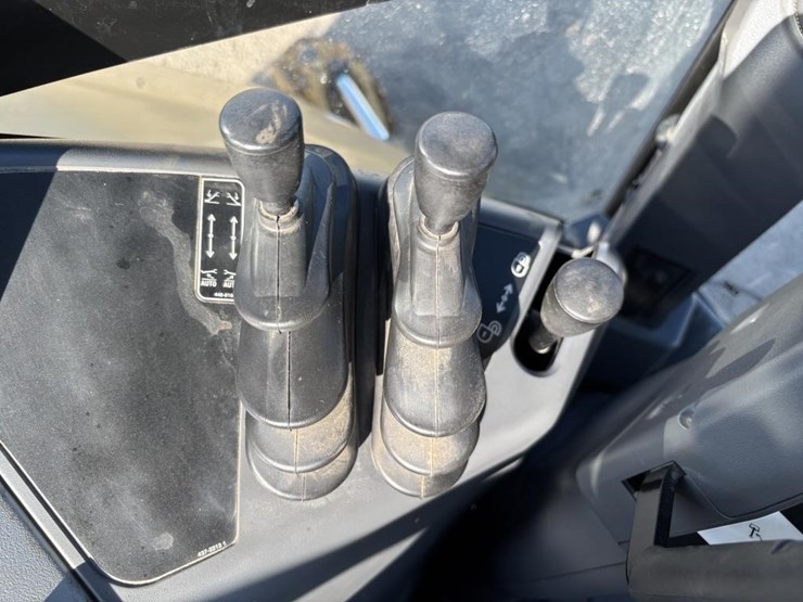 2018-caterpillar-420f2-it-image-45