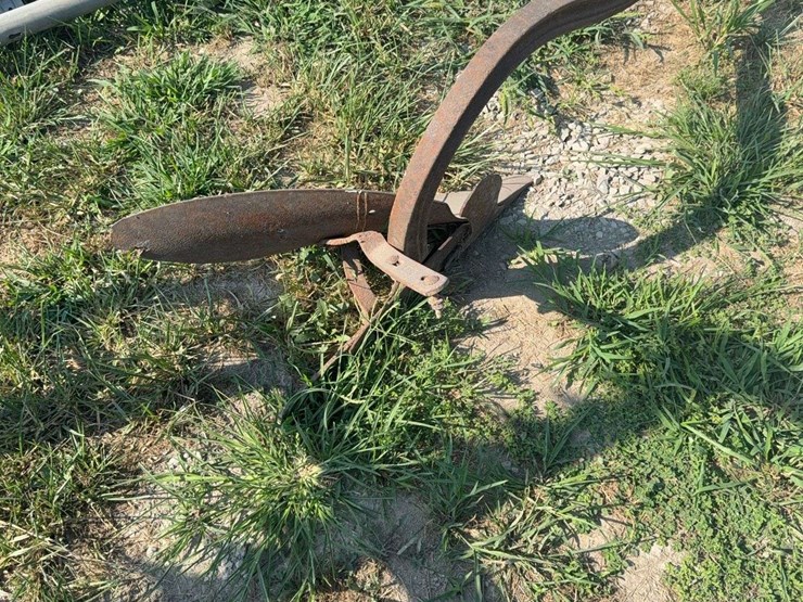 single-bottom-plow-image-3