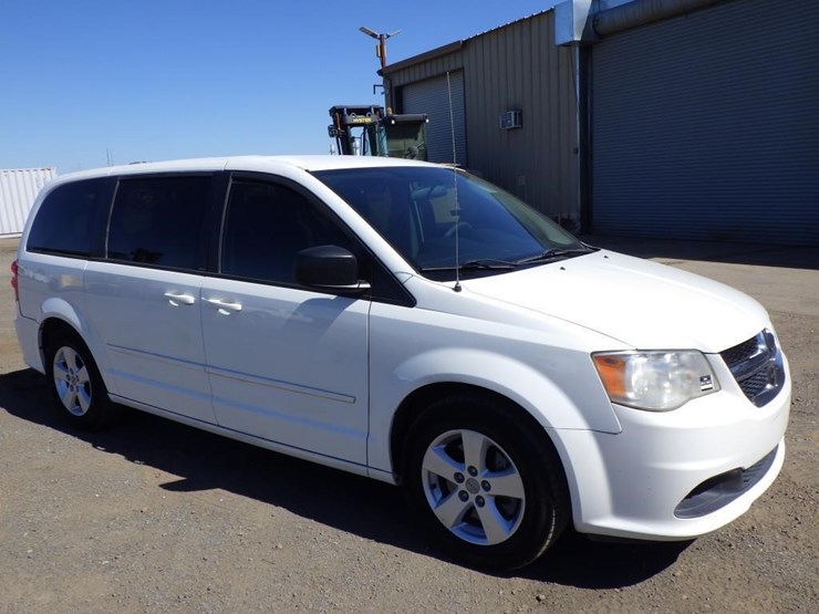 2013-dodge-grand-caravan-image-2