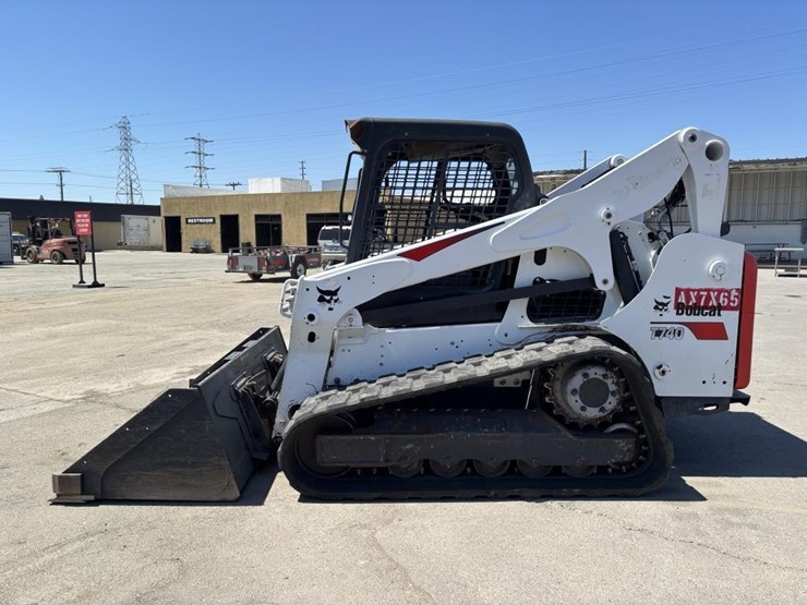 2017-bobcat-t740-image-5
