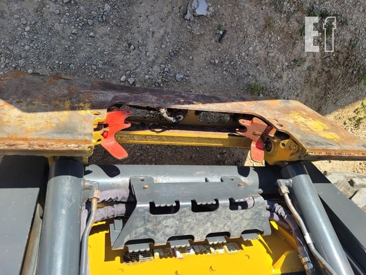 deere-320g-image-19