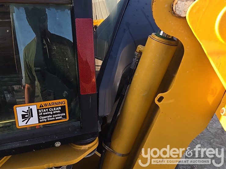 2019-deere-310l-image-51