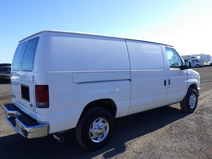 2008-ford-econoline-350-image-3