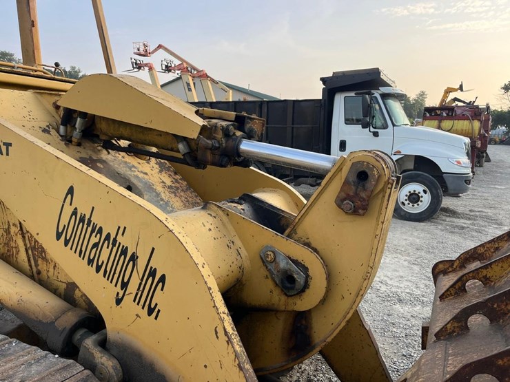 caterpillar-953-image-23