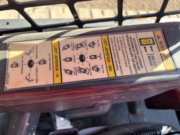 2019-bobcat-t740-image-22