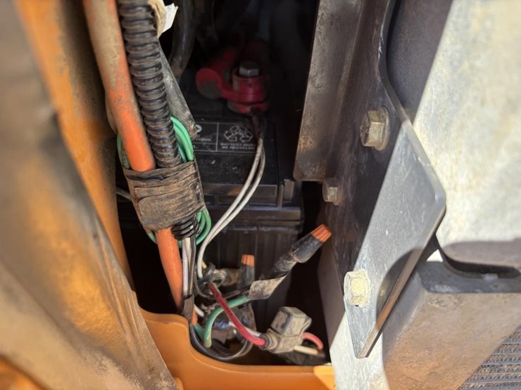 2015-case-tr320-image-37