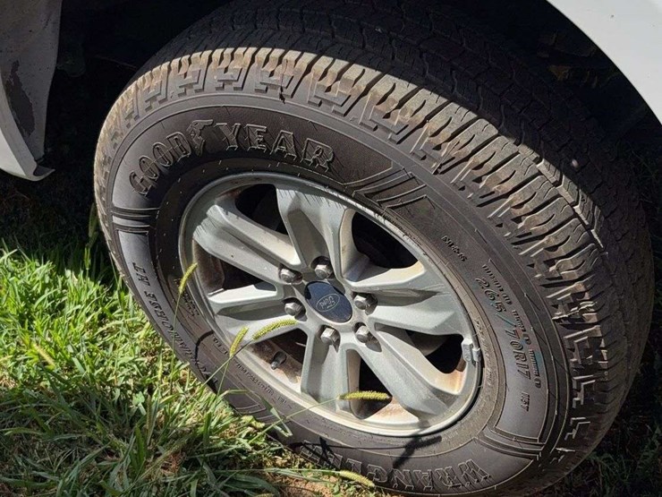 2017-ford-f150-image-16