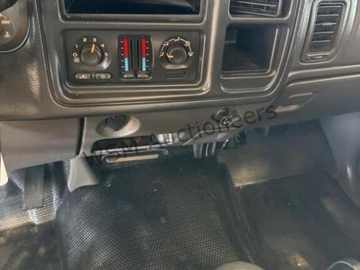 2006-chevrolet-silverado-1500-image-18