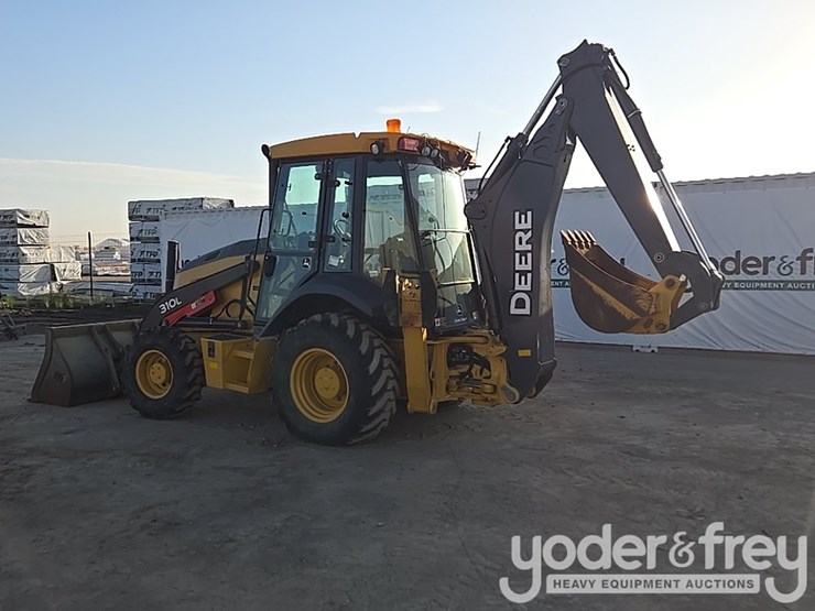 2019-deere-310l-image-3