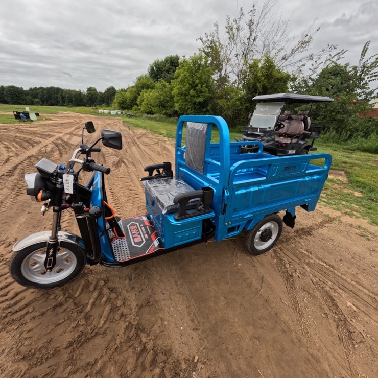 #4617 • IRET13 ELECTRIC TRICYCLE
