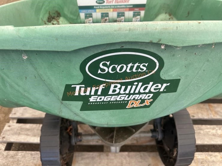 scott's-fertilizer-spreader-image-9