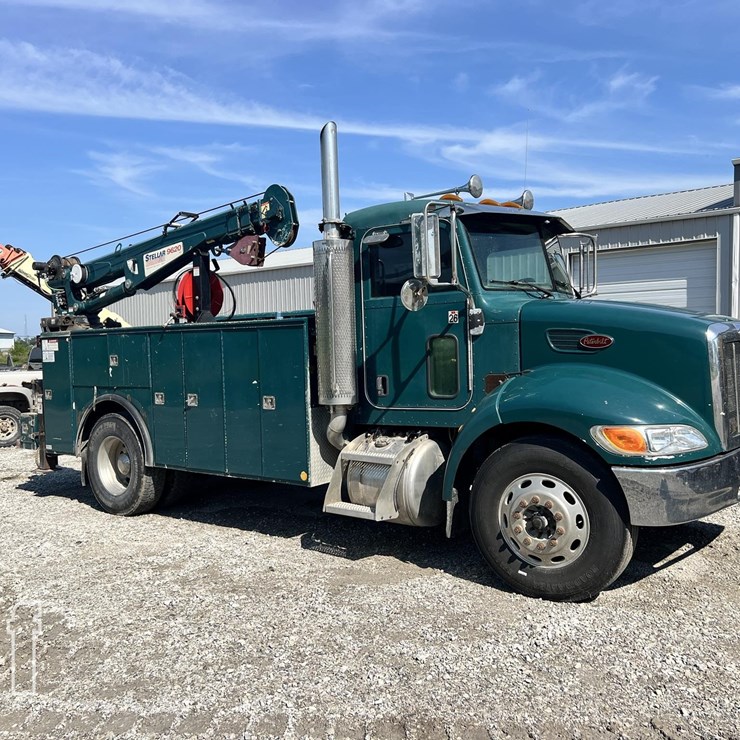 2005 PETERBILT 335