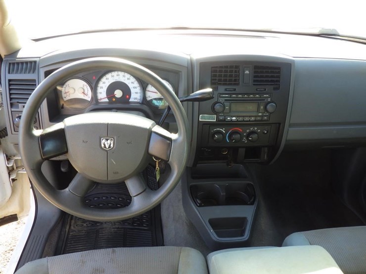 2005-dodge-dakota-image-7