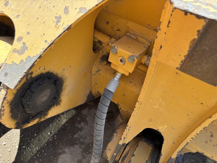 2005-deere-755c-image-12