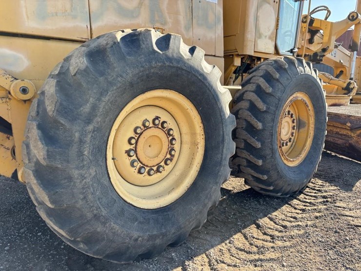 1991-deere-670b-image-25