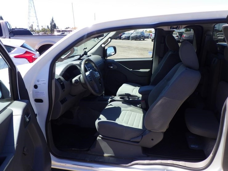 2016-nissan-frontier-image-5