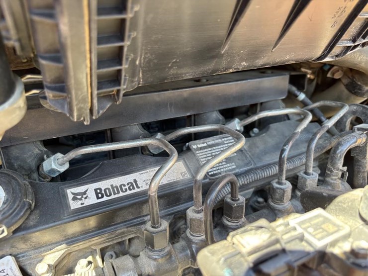 2022-bobcat-t450-image-37