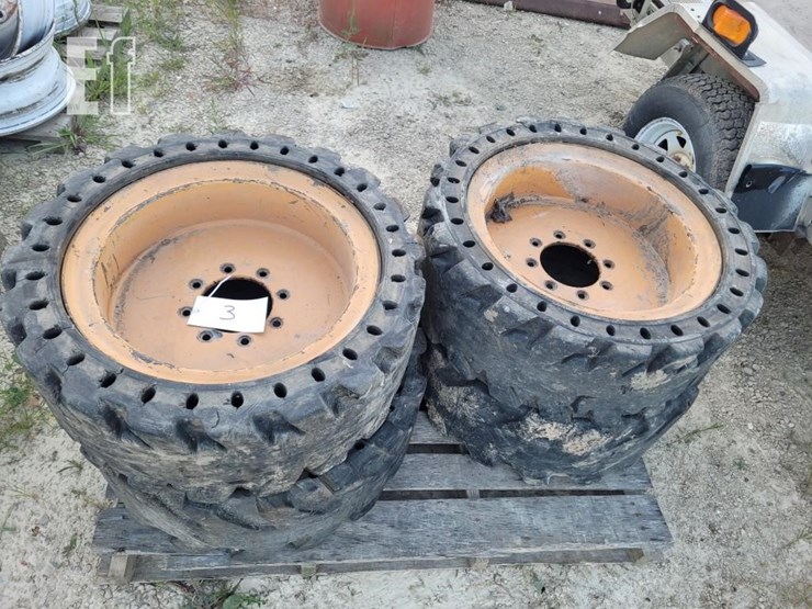 skid-steer-tires-image-1