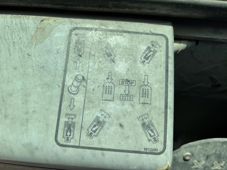 2005-deere-755c-image-32