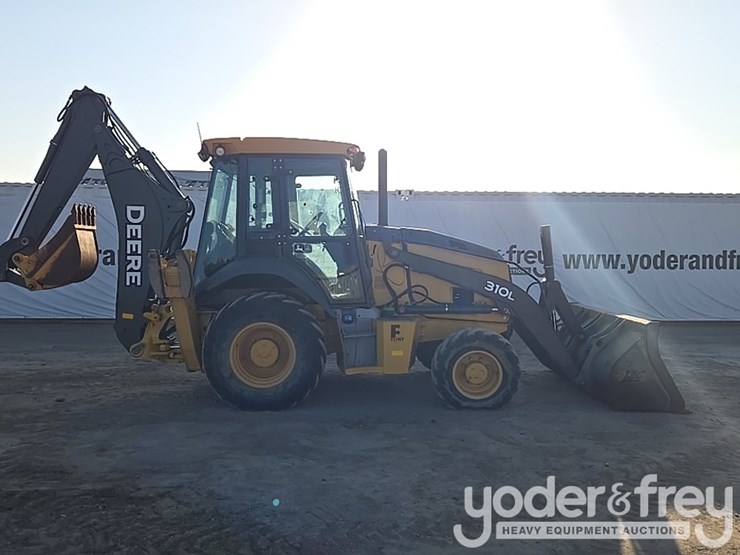 2019-deere-310l-image-6