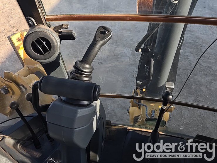 2019-deere-310l-image-78