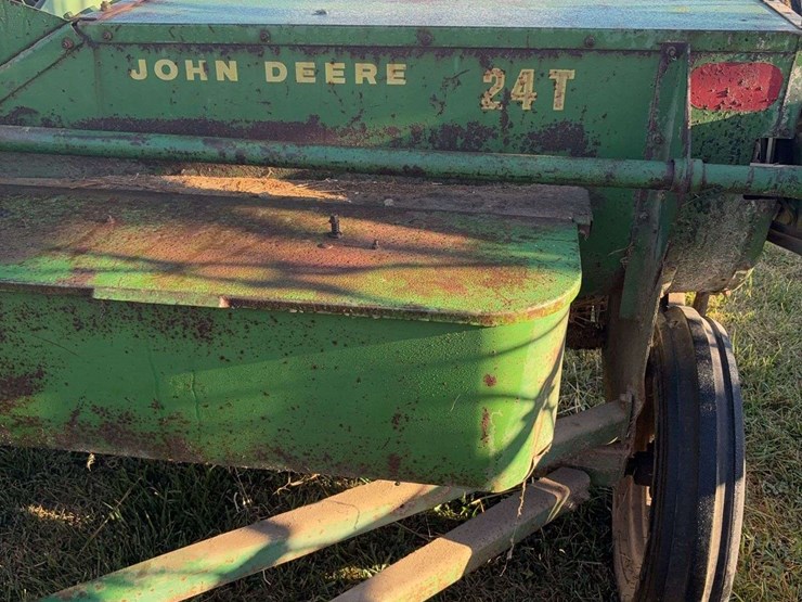 john-deere-24t-image-11
