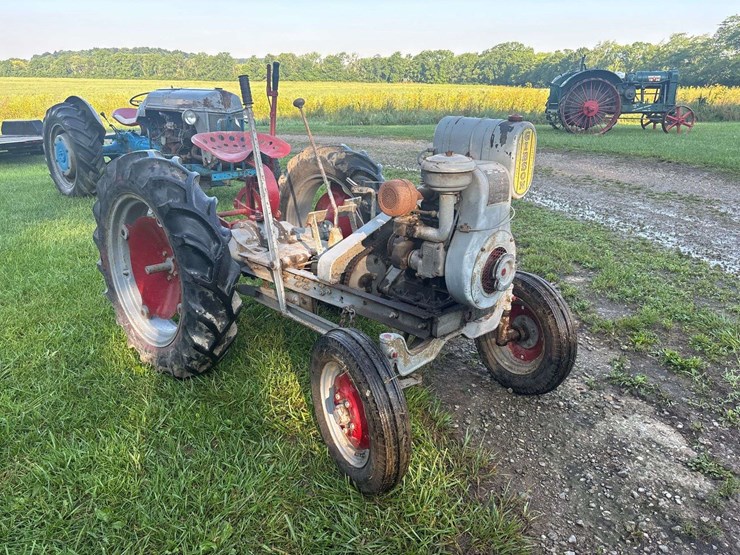 gibson-aeh-garden-tractor-image-1