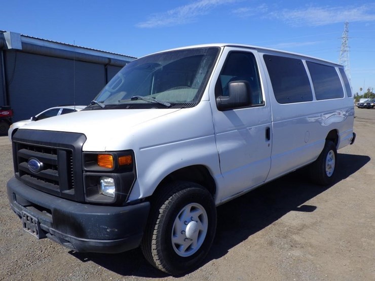 2008-ford-econoline-350-image-1