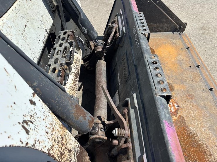 2017-bobcat-t740-image-11