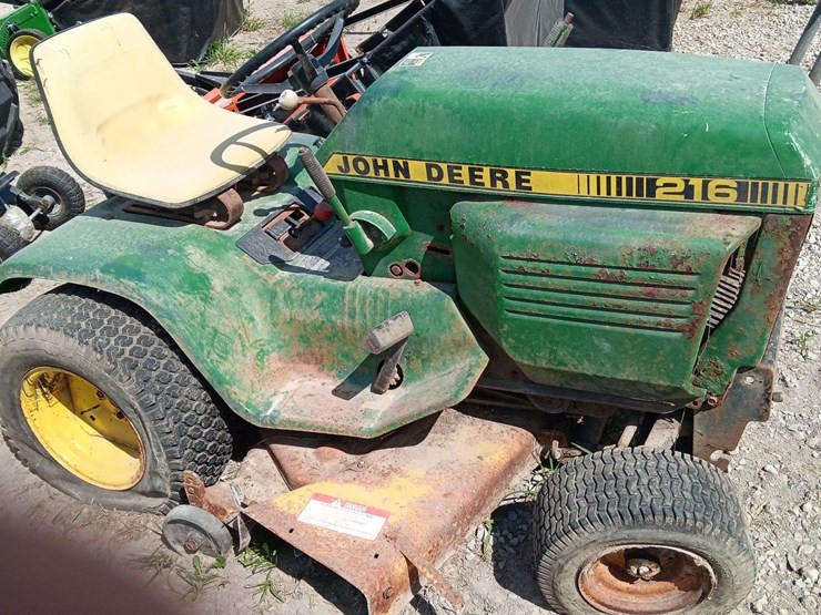 john-deere-216-image-1