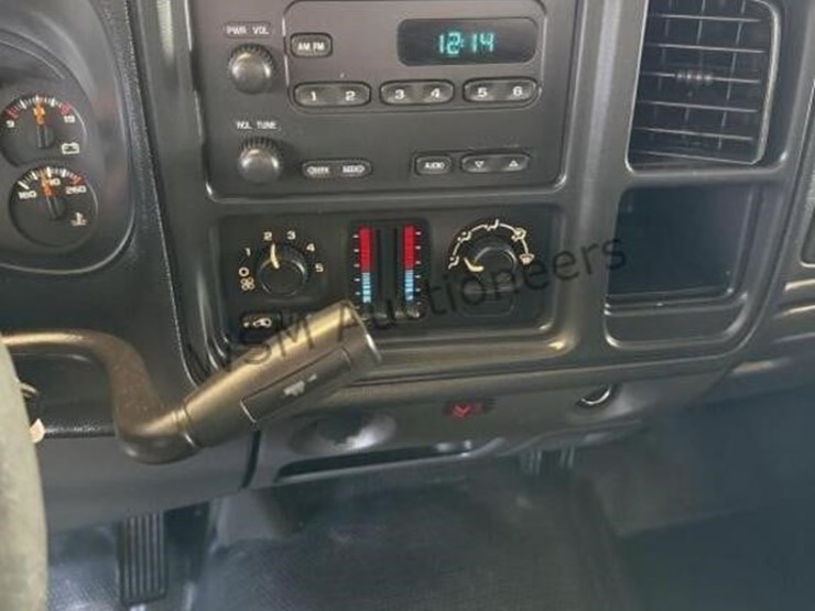 2006-chevrolet-silverado-1500-image-17
