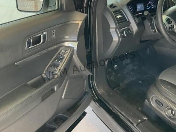 2014-ford-explorer-image-24