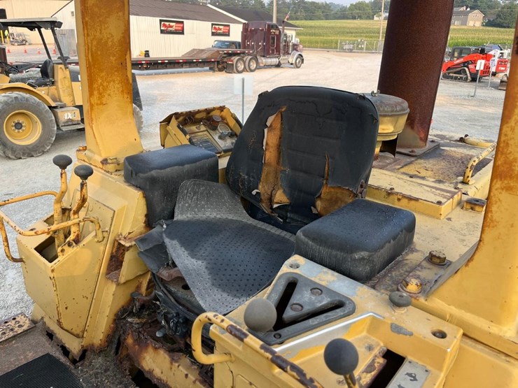caterpillar-953-image-25