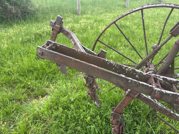 horse-drawn-cultivator-image-16