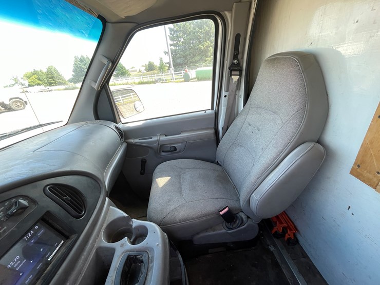 2002-ford-e350-image-23