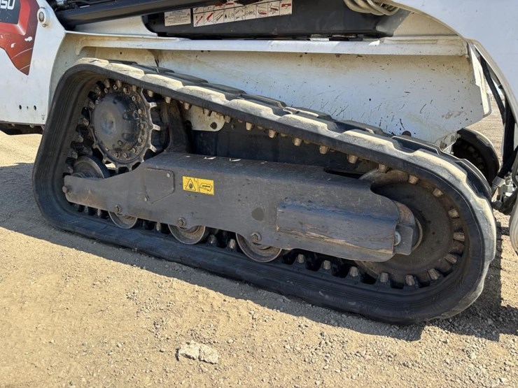 2022-bobcat-t450-image-16