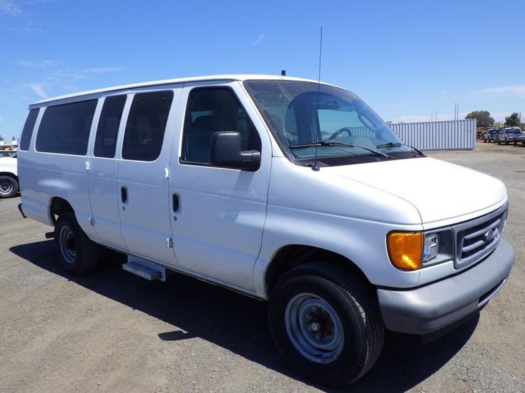 2007-ford-econoline-350-image-2