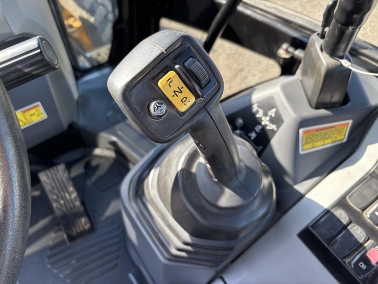 2018-caterpillar-420f2-it-image-41