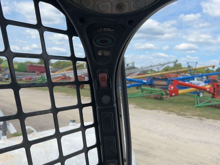 2020-bobcat-t595-image-9