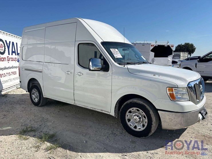 2012-nissan-nv2500hd-image-2