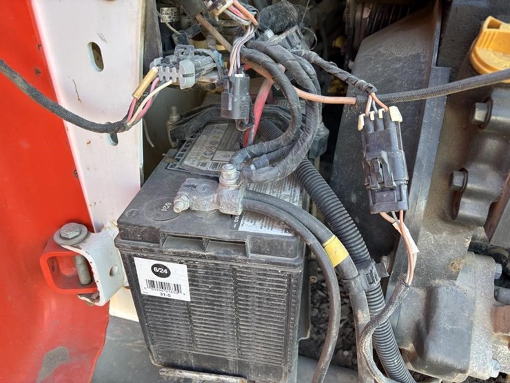 2019-bobcat-t740-image-34