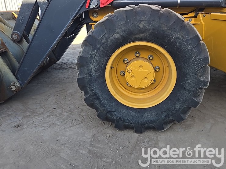 2019-deere-310l-image-17