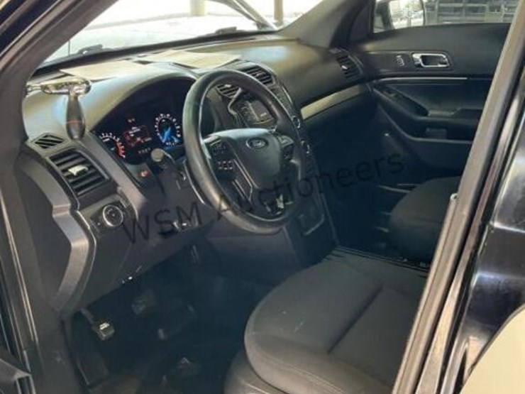2016-ford-explorer-image-22