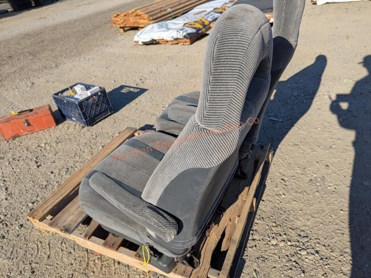 2--survivor-bucket-seats-image-3