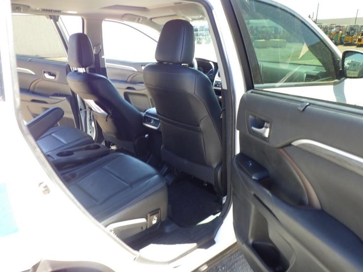 2017-toyota-highlander-image-8